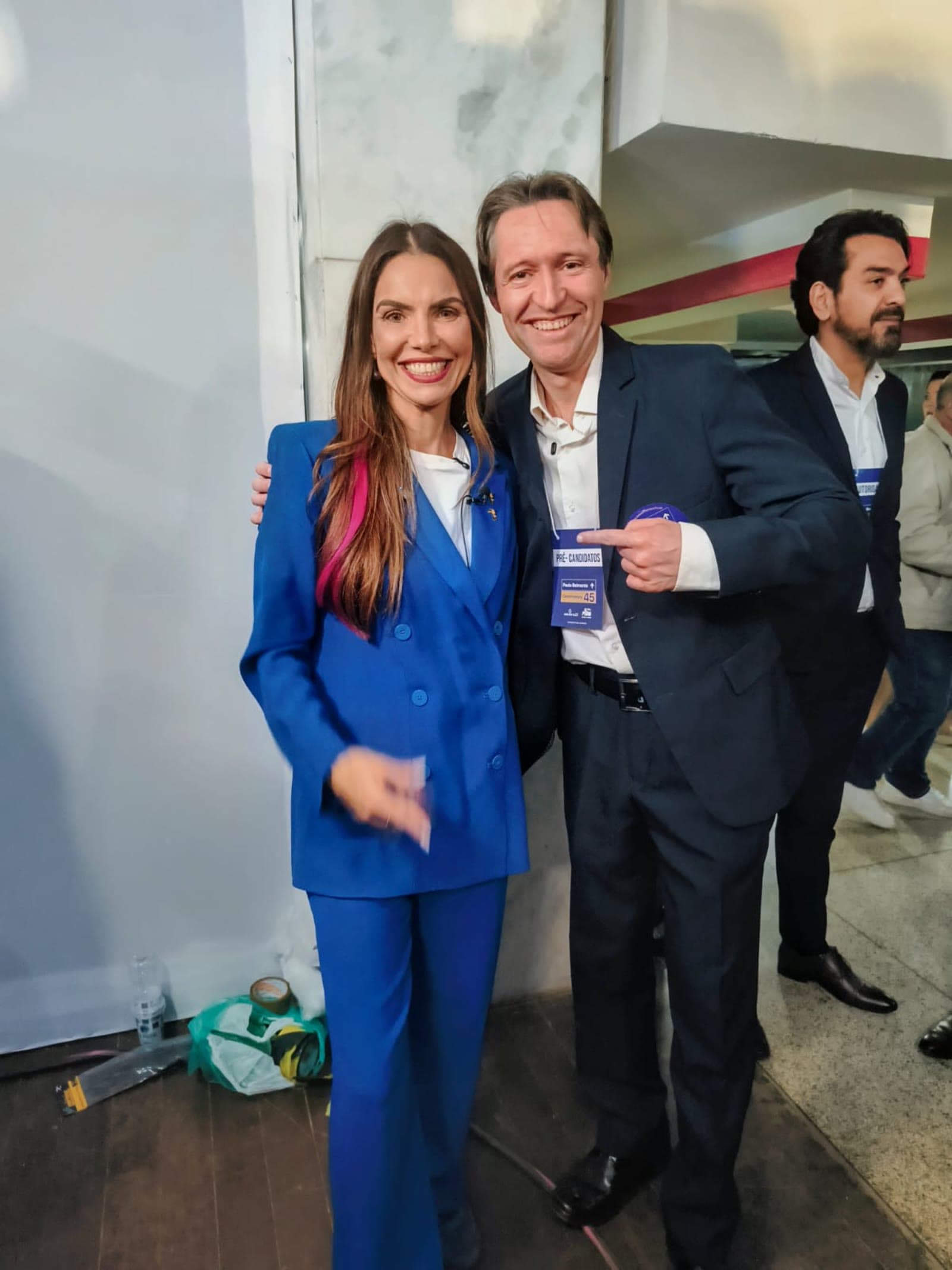 Anderson Vieira ao lado de Paula Belmonte, candidata do PSDB ao governo do Distrito Federal
